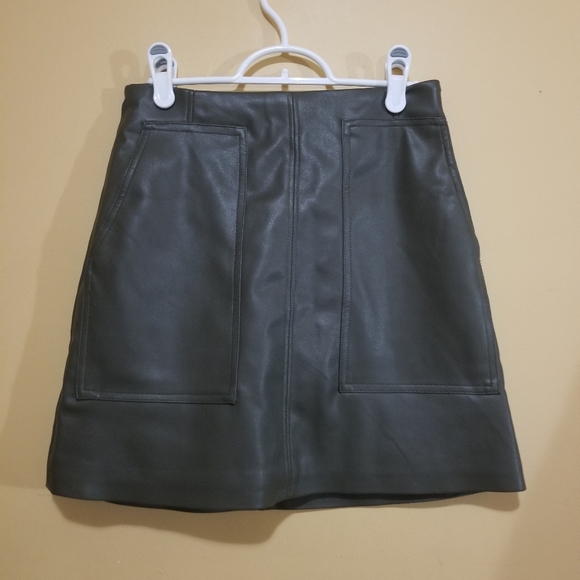 H&M faux leather skirt Dark Olive - Picture 1 of 3
